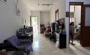 JUAL CEPAT, Rumah 3 Lantai LT 204m² – View Hijau + Air Mata Air, Value Jarang di Harga 1,5M