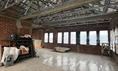 JUAL CEPAT, Rumah 3 Lantai LT 204m² – View Hijau + Air Mata Air, Value Jarang di Harga 1,5M