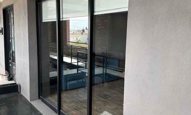Renta departamento amueblado con 2 habitaciones, 2 baños, 2 cajones de estacionamiento.