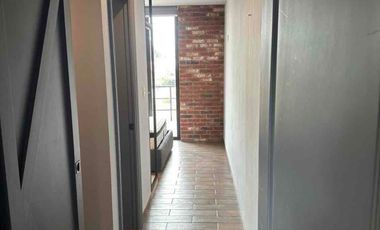 Renta departamento amueblado con 2 habitaciones, 2 baños, 2 cajones de estacionamiento.