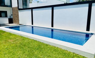 CASA NUEVA EN VENTA CON 6 HABITACIONES, ALBERCA Y JARDIN EN FRACCIONAMIENTBRISAS, CUERNAVACA, MORELOS