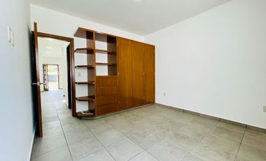 CASA NUEVA EN VENTA CON 6 HABITACIONES, ALBERCA Y JARDIN EN FRACCIONAMIENTBRISAS, CUERNAVACA, MORELOS