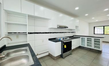CASA NUEVA EN VENTA CON 6 HABITACIONES, ALBERCA Y JARDIN EN FRACCIONAMIENTBRISAS, CUERNAVACA, MORELOS