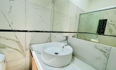 CASA NUEVA EN VENTA CON 6 HABITACIONES, ALBERCA Y JARDIN EN FRACCIONAMIENTBRISAS, CUERNAVACA, MORELOS