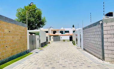 CASA NUEVA CON 4 HABITACIONES, ALBERCA Y JARDIN DENTRO DE FRACCIONAMIENTO EN XOCHITEPEC, MORELOS