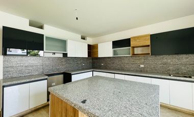 CASA NUEVA CON 4 HABITACIONES, ALBERCA Y JARDIN DENTRO DE FRACCIONAMIENTO EN XOCHITEPEC, MORELOS