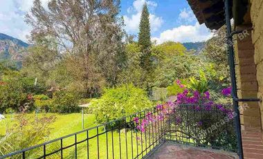 Residencia de Ensueño en Tepoztlán con Vistas a la Montaña y Privacidad Total