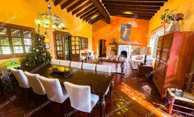 Residencia de Ensueño en Tepoztlán con Vistas a la Montaña y Privacidad Total