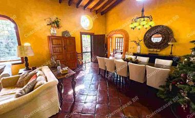 Residencia de Ensueño en Tepoztlán con Vistas a la Montaña y Privacidad Total