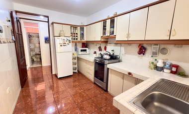 🏡 Vendo casa en una de las zonas más prácticas y en crecimiento de Santiago de Surco ✨