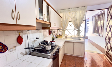 🏡 Vendo casa en una de las zonas más prácticas y en crecimiento de Santiago de Surco ✨