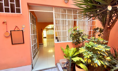 🏡 Vendo casa en una de las zonas más prácticas y en crecimiento de Santiago de Surco ✨
