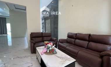 RUMAH MEWAH 2 LANTAI DIJUAL DI SOLO DEKAT KAMPUS UNISRI DAN PASAR NUSUKAN