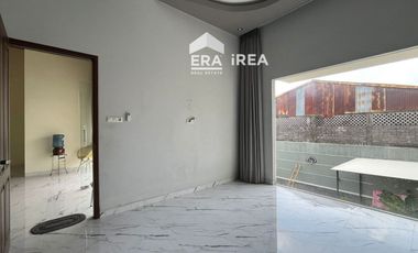 RUMAH MEWAH 2 LANTAI DIJUAL DI SOLO DEKAT KAMPUS UNISRI DAN PASAR NUSUKAN