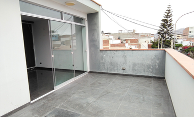 Venta de Amplia Casa de 3 pisos, 6 habitaciones en Los Cedros Chorrillos