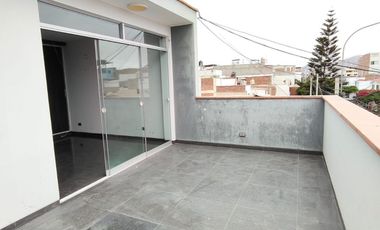 Venta de Amplia Casa de 3 pisos, 6 habitaciones en Los Cedros Chorrillos