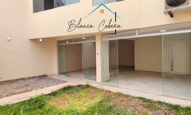 Venta de Amplia Casa de 3 pisos, 6 habitaciones en Los Cedros Chorrillos