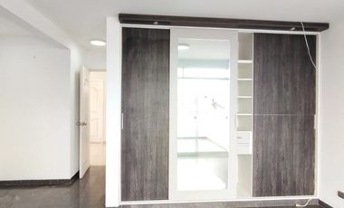 Venta de Amplia Casa de 3 pisos, 6 habitaciones en Los Cedros Chorrillos