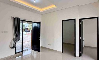 Rumah baru minimalis modern dalam perumahan elite dekat Kota Gedhe