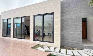 Rumah baru minimalis modern dalam perumahan elite dekat Kota Gedhe