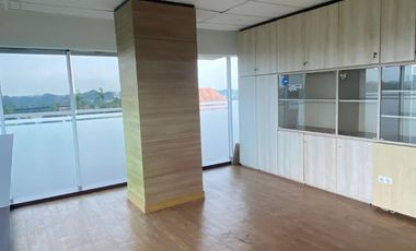 Sewa Kantor Strategis Dekat Halim – Siap Pakai!