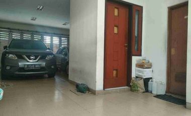Rumah luas dgn fasilitas kolam renang di Perumahan Lingkar Asri Jatibening Bekasi