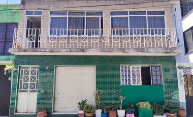 Se vende propiedad con 6 departamentos y local comercial