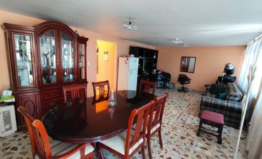 Se vende propiedad con 6 departamentos y local comercial