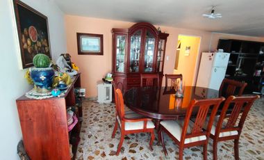 Se vende propiedad con 6 departamentos y local comercial