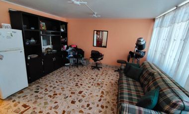 Se vende propiedad con 6 departamentos y local comercial