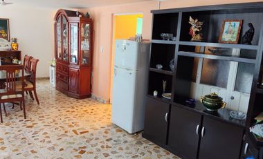 Se vende propiedad con 6 departamentos y local comercial