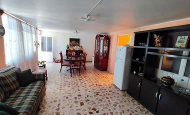 Se vende propiedad con 6 departamentos y local comercial