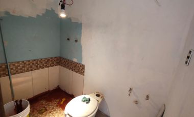 Se vende propiedad con 6 departamentos y local comercial