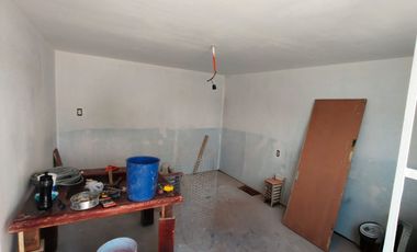 Se vende propiedad con 6 departamentos y local comercial