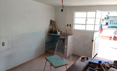 Se vende propiedad con 6 departamentos y local comercial