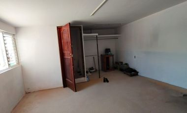 Se vende propiedad con 6 departamentos y local comercial