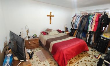 Se vende propiedad con 6 departamentos y local comercial