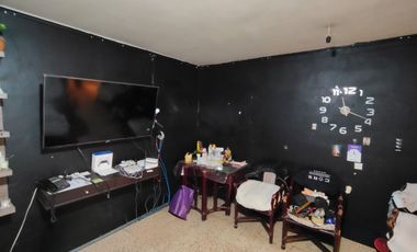 Se vende propiedad con 6 departamentos y local comercial