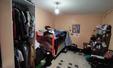 Se vende propiedad con 6 departamentos y local comercial