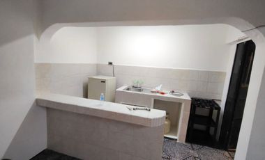 Se vende propiedad con 6 departamentos y local comercial