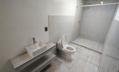 Se vende propiedad con 6 departamentos y local comercial
