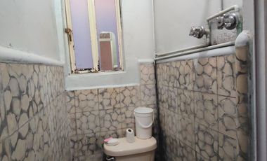 Se vende propiedad con 6 departamentos y local comercial
