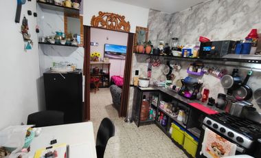 Se vende propiedad con 6 departamentos y local comercial