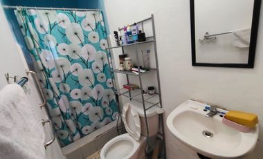Se vende propiedad con 6 departamentos y local comercial