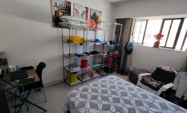 Se vende propiedad con 6 departamentos y local comercial