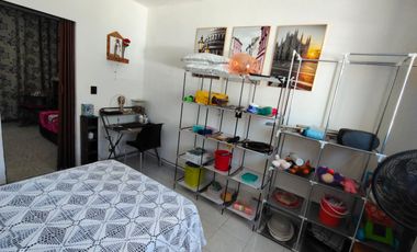 Se vende propiedad con 6 departamentos y local comercial