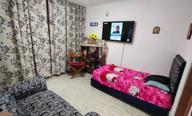 Se vende propiedad con 6 departamentos y local comercial