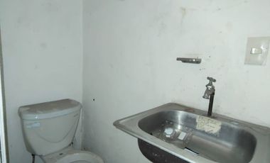 Se vende propiedad con 6 departamentos y local comercial