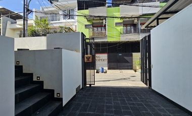Lokasi strategis! Brand New Modern Minimalis Dijual Rumah Jelambar Kavling Polri 2,5 Lantai Unfurnish Grogol jakarta barat