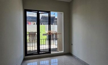Lokasi strategis! Brand New Modern Minimalis Dijual Rumah Jelambar Kavling Polri 2,5 Lantai Unfurnish Grogol jakarta barat